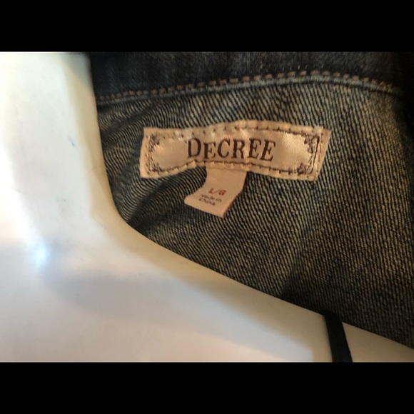 Distressed Jean jacket - Picture 3 of 3